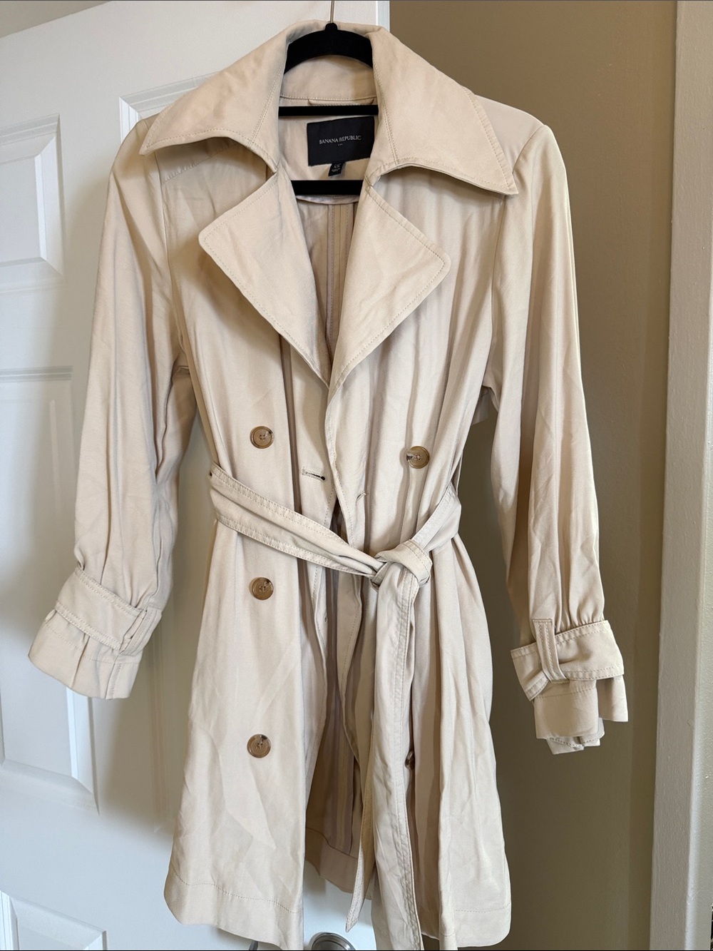 Banana Republic Light Beige Double-Breasted Trench Coat
